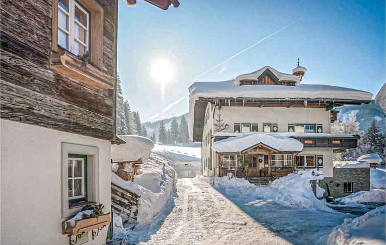 Ganze Ferienwohnung, Gemütliche Ferienwohnung mit Terrasse in der Nähe des Skilifts und des Flusses in Pichl-Preunegg, Schladming-Dachstein