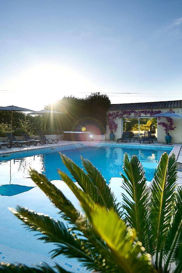 Hôtel pour 3 personnes, avec Balcon et Terrasse ainsi que Jacuzzi et Jardin