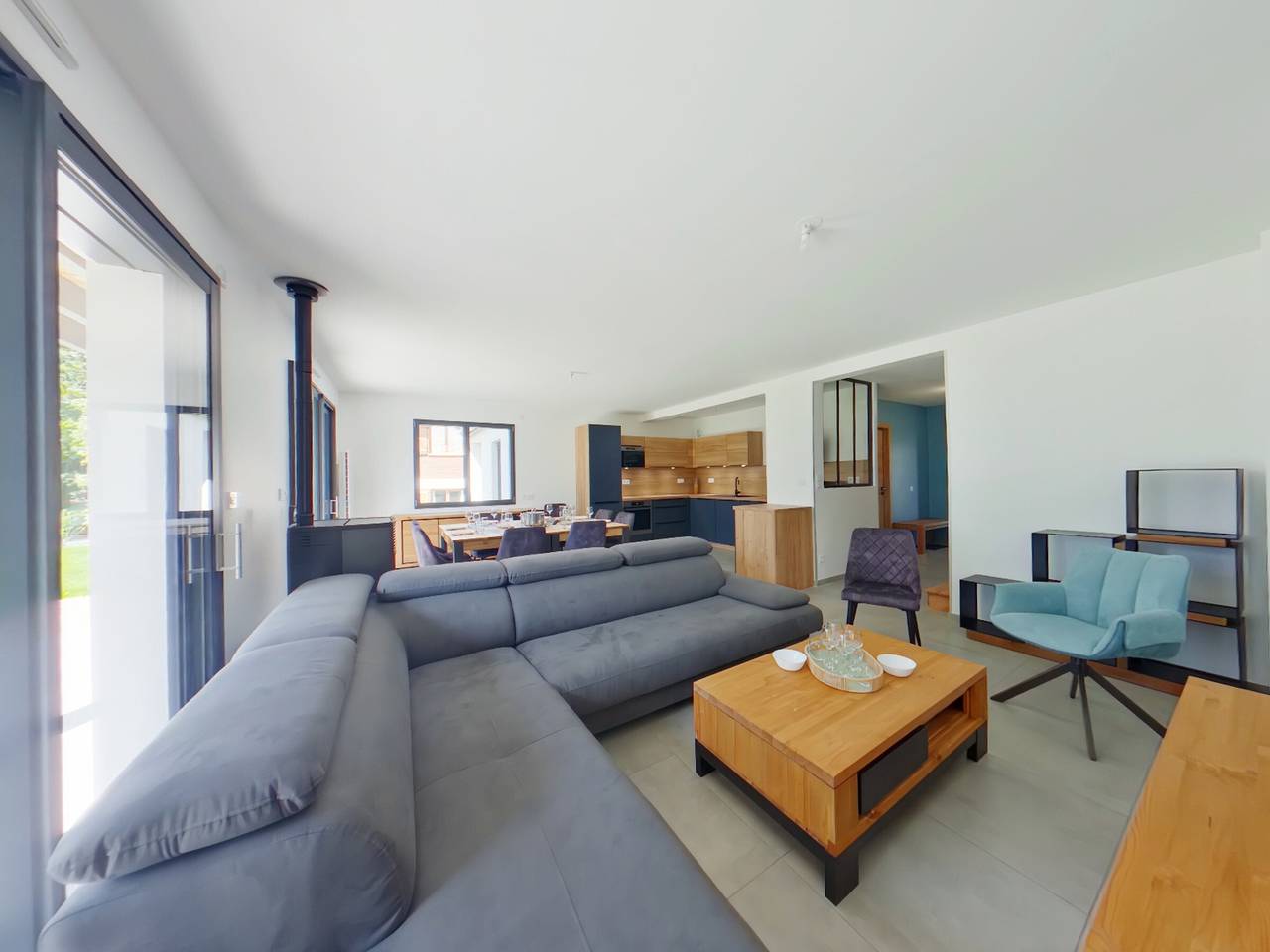 New villa in Les Rousses, near center, sleeps up to 12 in Les Rousses, Parc naturel régional du Haut-Jura