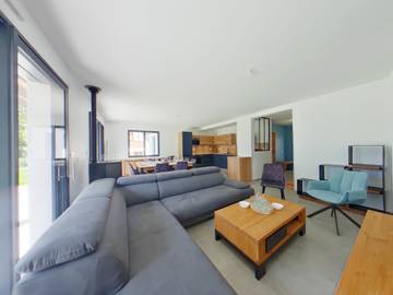 Villa pour 12 personnes, avec jardin dans le Jura