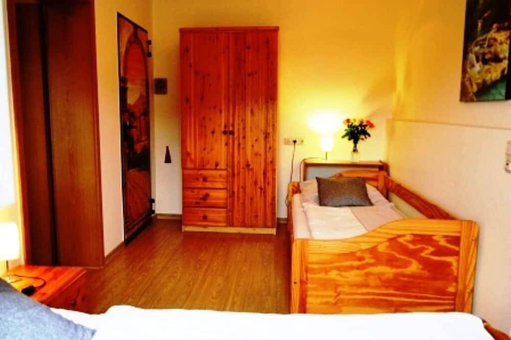Ganze Wohnung, Moderne 3-Sterne-Ferienwohnung mit romantischem Flair, in Strand- und Seenähe in Bischoffen, Naturpark Lahn-Dill-Bergland