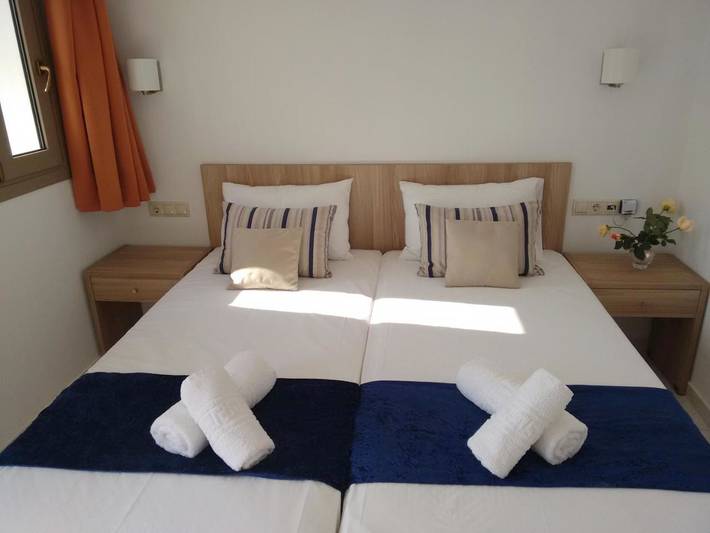 Vakantieappartement voor 3 personen, with tuin and terras as well as zwembad and uitzicht in Malia