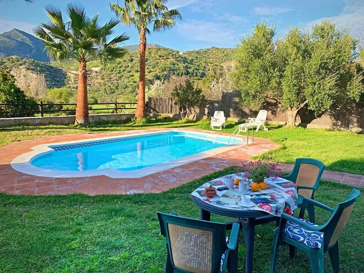 Casa de vacaciones para 3 personas, con jardín además de vistas y piscina - 1