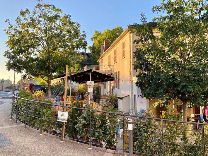 Hôtel pour 2 personnes, avec Terrasse et Vue à Saint-Pantaléon-de-Larche