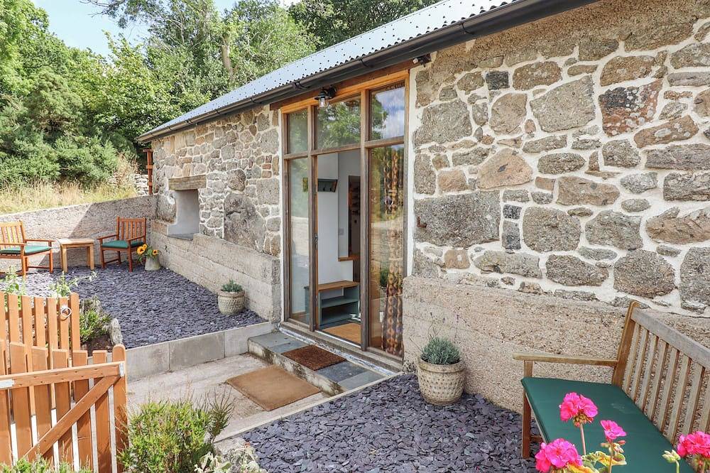 Lingcombe Barn, pet friendly, character holiday cottage in Chagford in Chagford, Dartmoor