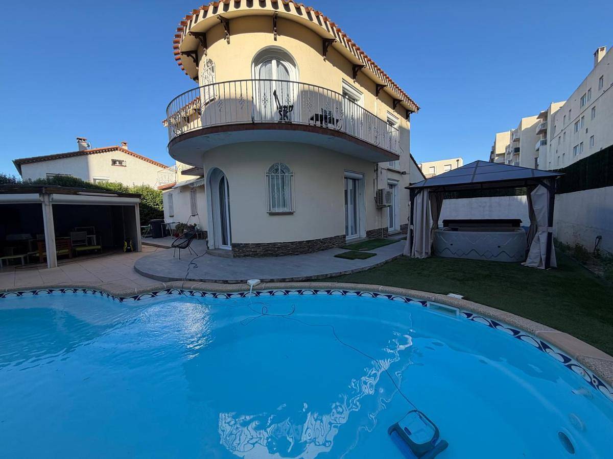 Jolie Villa piscine climatisé 8 pers proche centre-ville Perpignan in Perpignan, Mittelmeerküste (Frankreich)