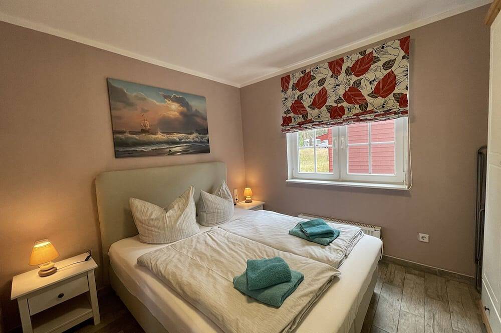 Ferienhaus 'Eichelhäher' mit privater Terrasse, privatem Garten und Wlan in Wünsdorf, Zossen