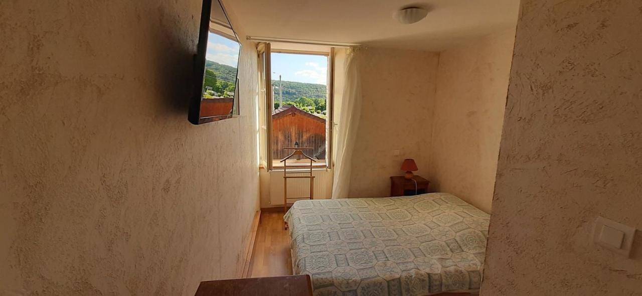 Small Double Room in Marmagne, Région de Montbard