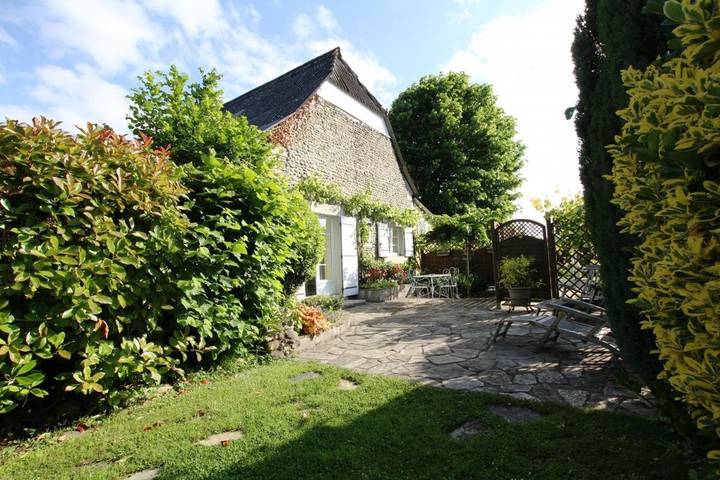 Location de vacances pour 2 personnes, avec Terrasse et Jardin à Assat