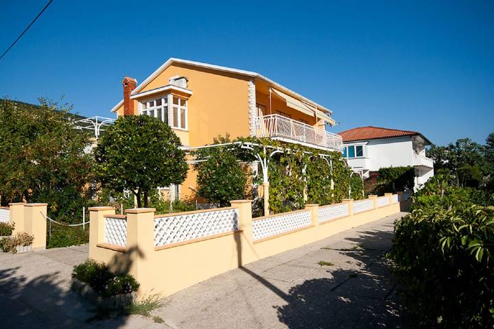 Appartement entier, Appartement de vacances pour 2 personnes avec terrasse in Baška, Krk