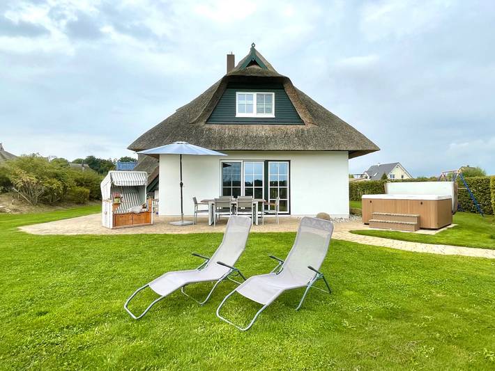 Vakantiehuis voor 7 personen, with Whirlpool and Terras as well as Tuin and Sauna in Zinnowitz