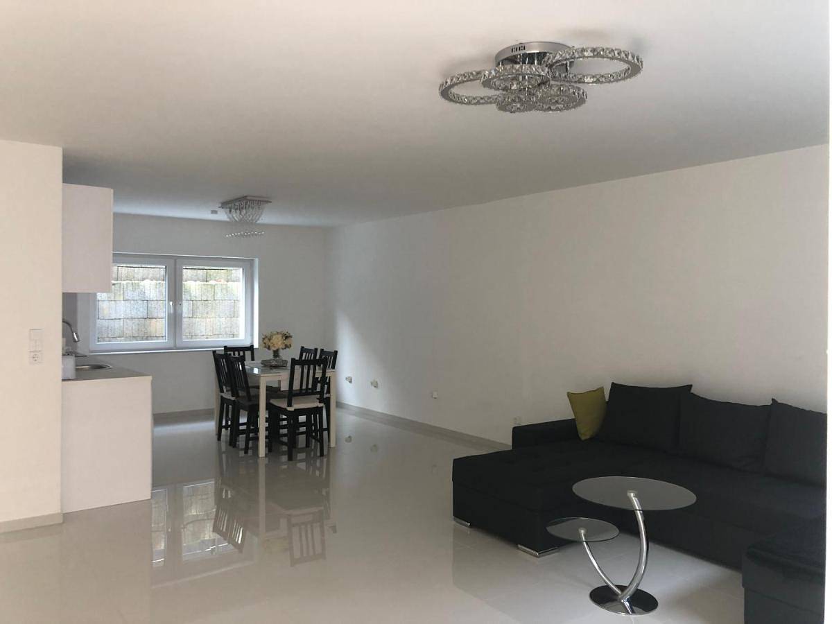 Geheel appartement, Two-Bedroom Apartment in Hamburg Jenfeld, Hamburg