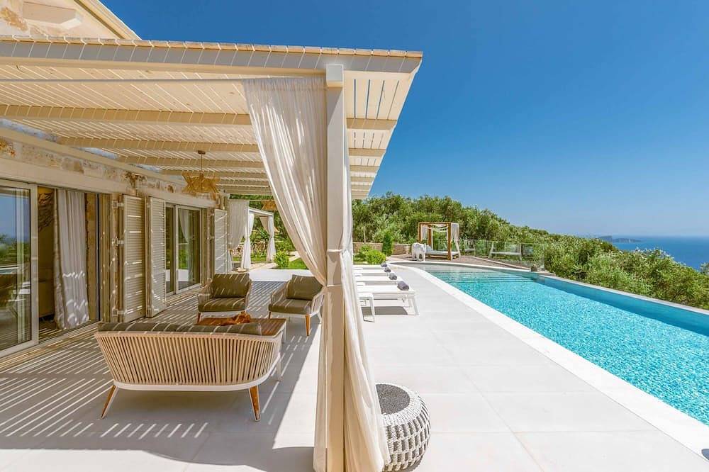 Horizon Blue Villa - Three Bedroom Villa, Sleeps 6 in Preveza perifereiakí enótita