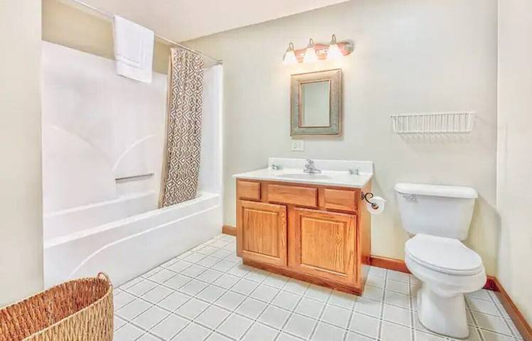 Lodge for 22 people, with hot tub and pool in Hocking Hills State Park