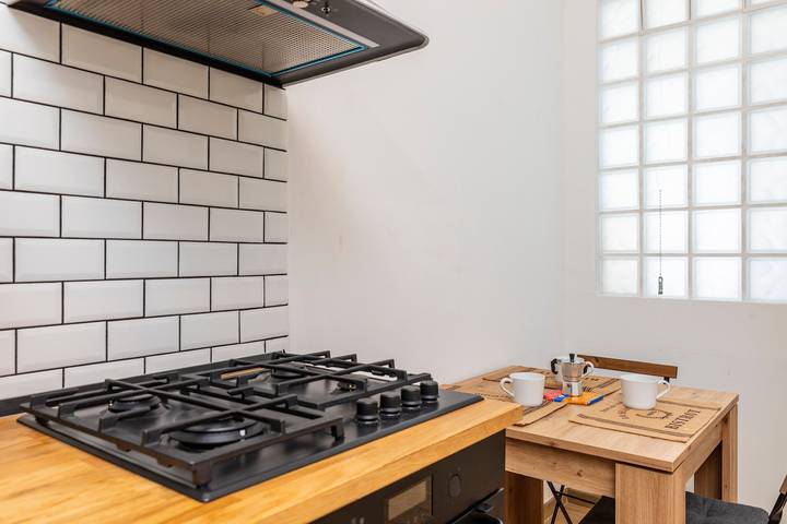 Apartamento inteiro, Apartamento 'La Dimora Incantata' com terraço privado, acesso Wi-Fi e ar condicionado in Catânia, Catânia (província)