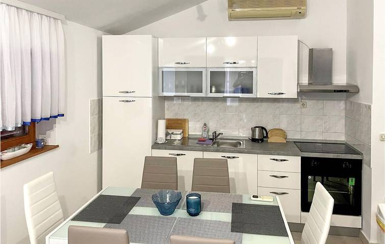 Ferienwohnung für 6 Personen, mit Garten und Terrasse in Biograd na Moru - 4