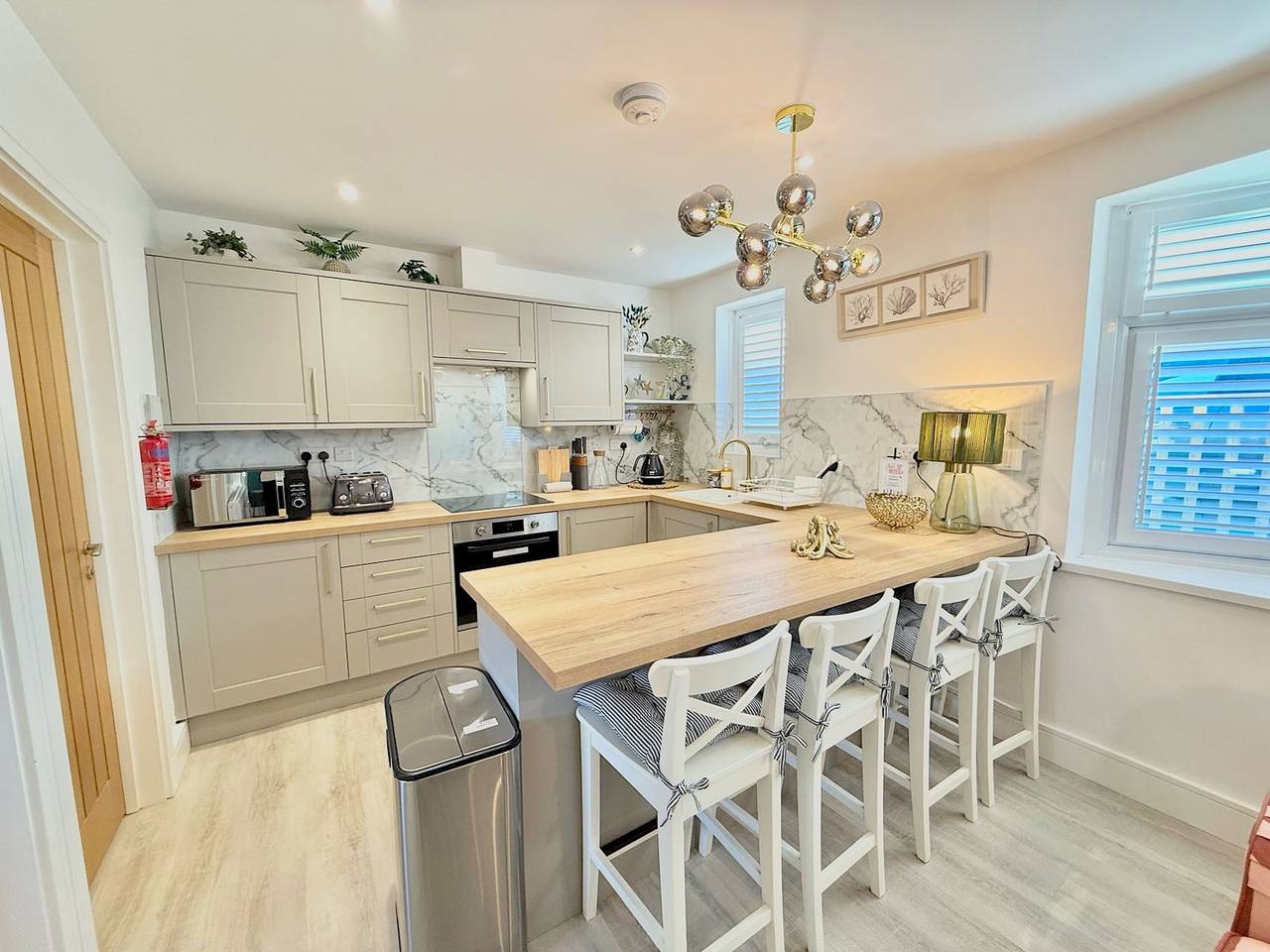 Luxury Coastal Escape with Mumbles Lighthouse View | Pass the Keys in Swansea region