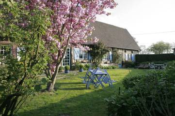 Gîte pour 5 personnes, avec terrasse et jardin, animaux acceptés à Sainte-Colombe