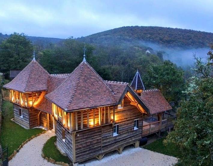 Gîte pour 10 personnes, avec Balcon et Jacuzzi ainsi que Terrasse et Jardin dans Côte-d'Or
