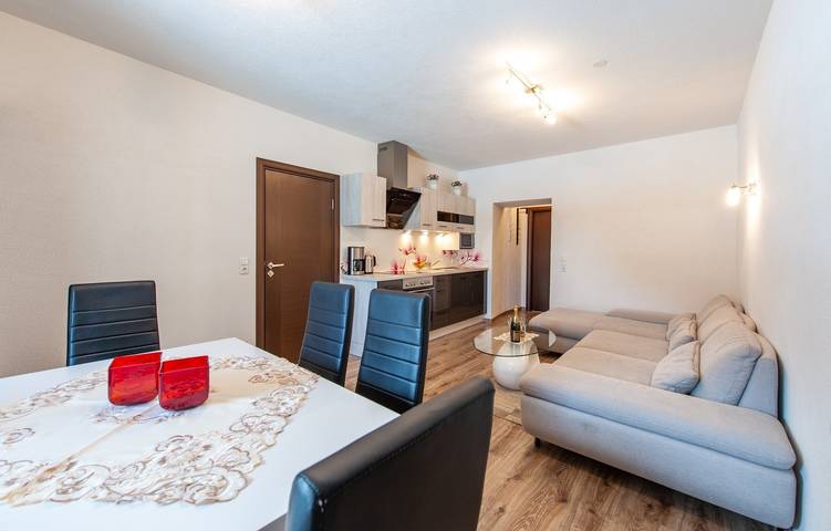 Ferienwohnung für 6 Personen, mit Terrasse und Garten sowie Ausblick in Bichlbach - 4