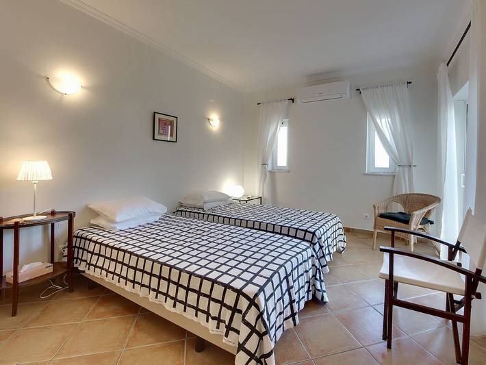 Ferienhaus für 6 Personen, mit Terrasse und Pool, mit Haustier in Lagoa - 4