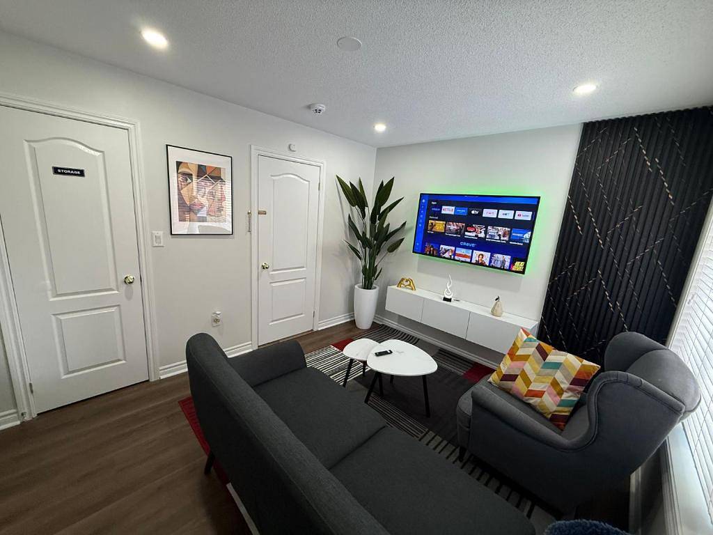 Appartamento intero, Accogliente appartamento su due livelli con ingresso separato a Brampton in Brampton, Lago Ontario (Kanada)