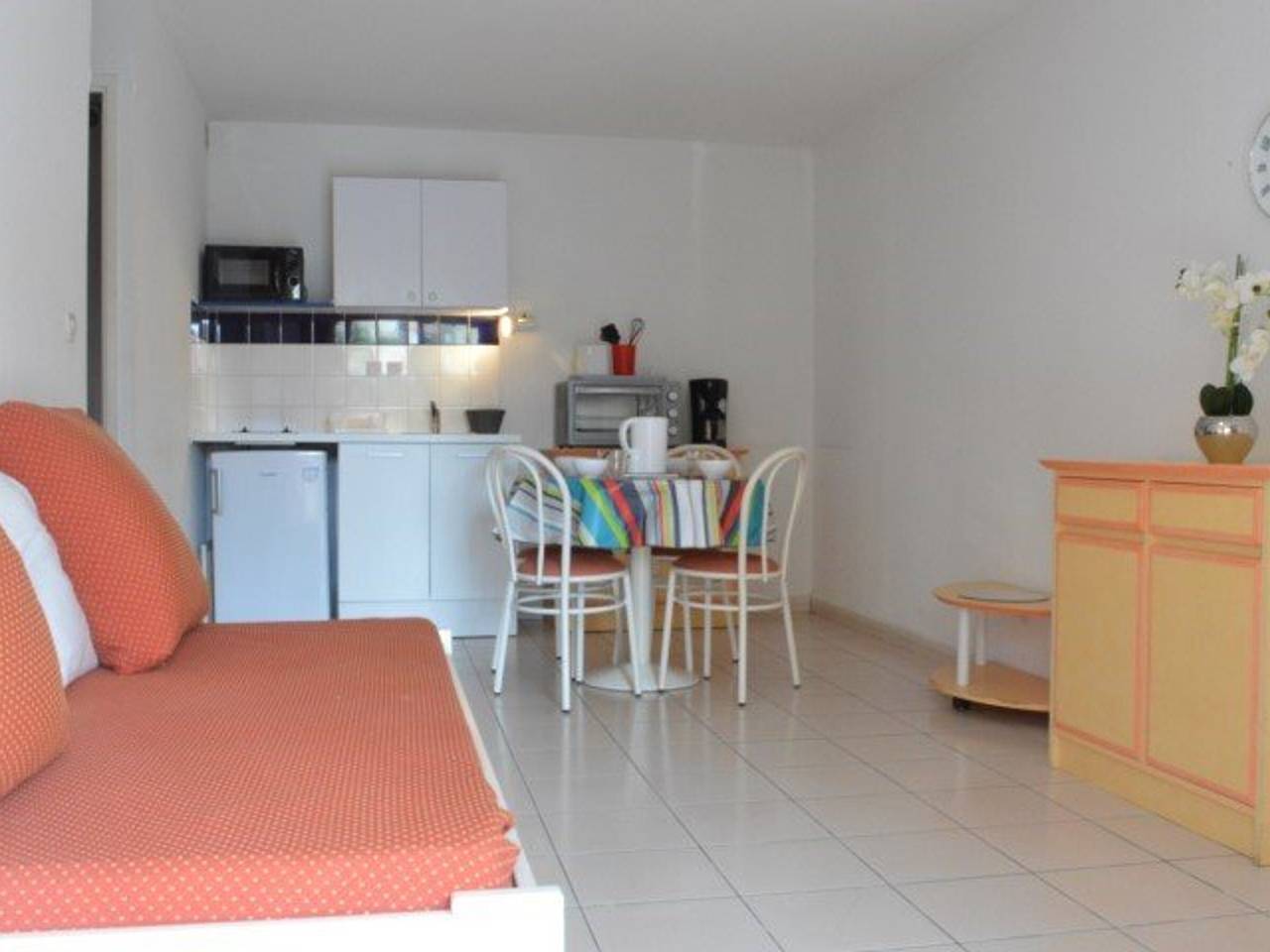 Entire apartment, Cozy 2-Room Apartment with Terrace & Pool, 4 Pax, Narbonne Plage in Narbonne Plage, Narbonne