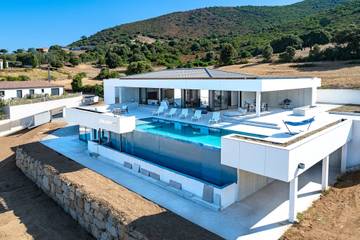 Cottage pour 8 personnes, avec piscine et terrasse à Bastelicaccia