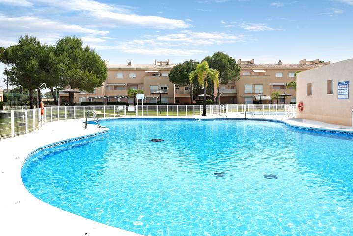 Ganze Wohnung, Ferienwohnung 'Apartamento Sancti Petri' mit Gemeinschaftspool, WLAN und Klimaanlage in Novo Sancti Petri, Chiclana de la Frontera