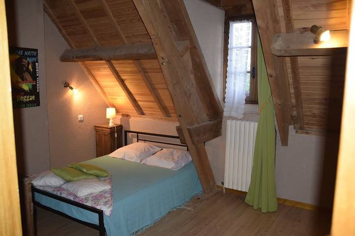 Location de vacances pour 5 personnes, avec terrasse et jardin, animaux acceptés à Valprionde - 4