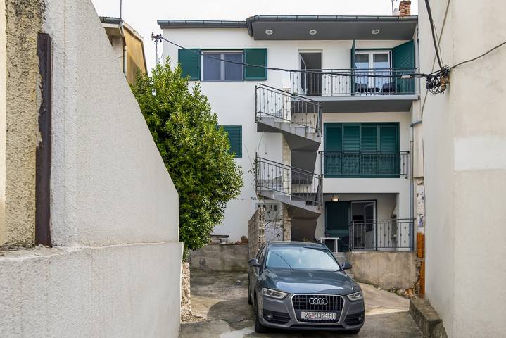 Ferienwohnung für 5 Personen, mit Balkon/Terrasse in Sibenik - 2