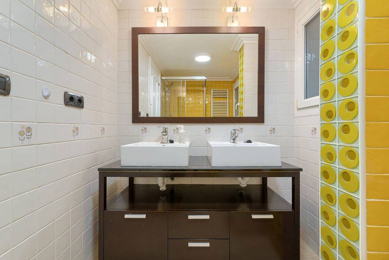 Hel lägenhet, Renovated apartment in a residential area with garage and wifi in Bilbao, Bizkaia