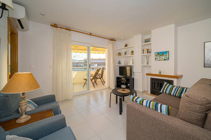 Apartamento entero, Apartamento "Costa Bella" cerca de la playa con piscina compartida y Wi-Fi in Platja del Cap Negret (Altea), Altea