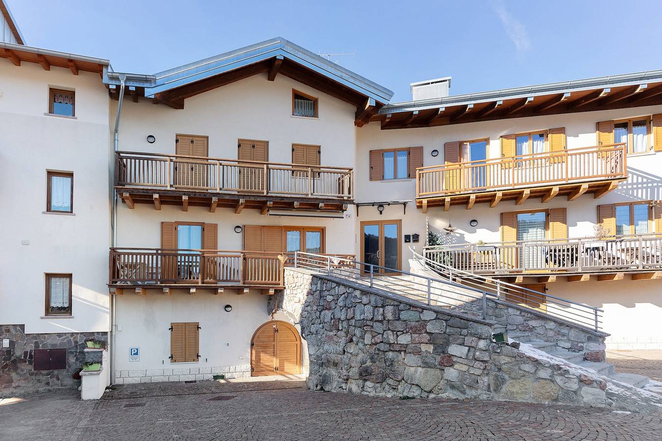 Ganze Wohnung, Ferienwohnung 'Lory' mit Bergblick und Balkon in Daldoss, Cavedago