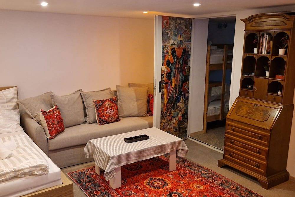 Ganze Wohnung, Kreuzberg Zentral - 7 Betten bis 11 Personen - Genial für große Gruppen in Kreuzberg Berlin, Berlin