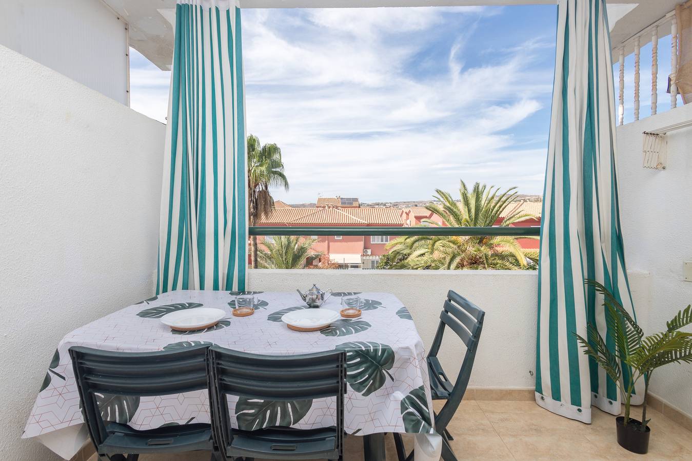 Apartamento entero, Floral Home - Large Private Terrace with Pool in Sonnenland, San Bartolomé de Tirajana