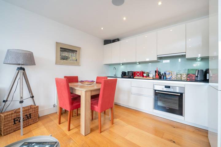 Entire apartment, Bright & Stylish 1-Bed Flat in Central Watford - Pass the Keys in Hertfordshire