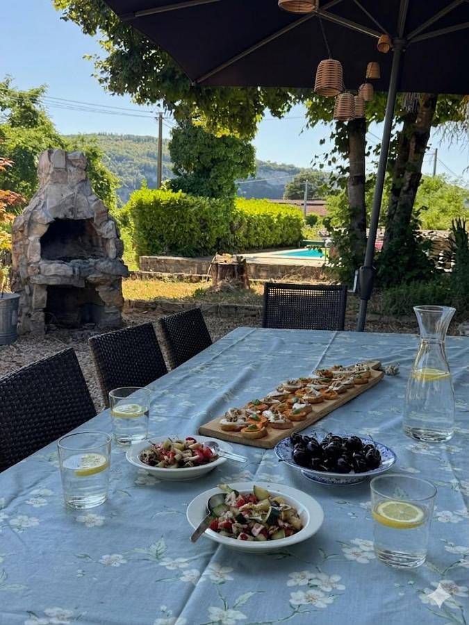 Location de vacances pour 12 personnes, avec jardin ainsi que piscine et vue à Tour-de-Faure - 2