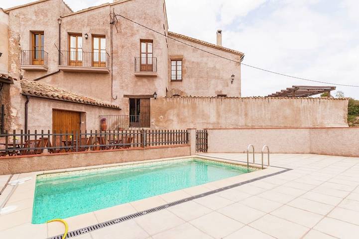 Casa rural para 5 personas, con piscina en Bages