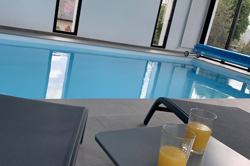 Maison Avec Piscine Intérieure Sainte-marine à 300m de la Plage in Combrit, Côte de Cornouaille