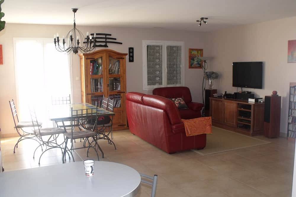 La villa des terres rouges in Lecques, Côte méditerranéenne (France)