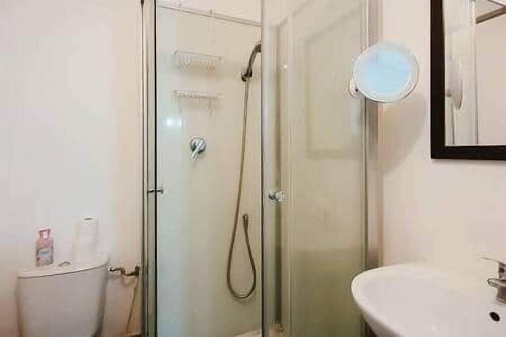 Entire apartment, Small studio on the 1st floor of the theater in Arras, Arras region