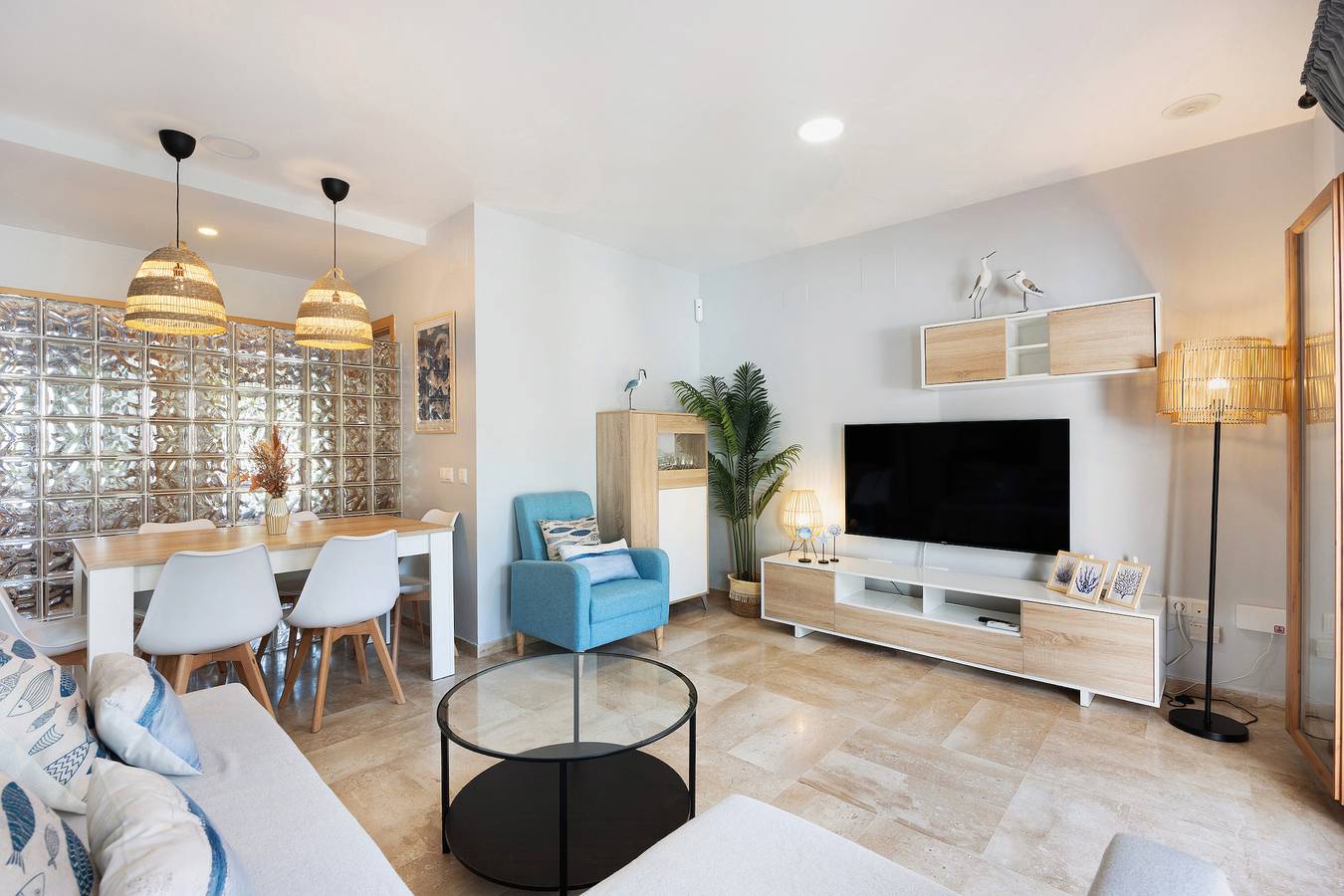 Ganze Wohnung, Apartment 'Brisa De La Barrosa 1' mit Gemeinschaftspool, privater Terrasse und Klimaanlage. in Playa La Barrosa, Chiclana de la Frontera