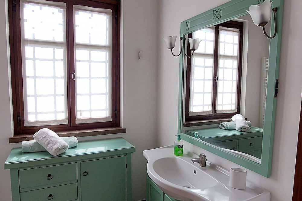 Apartamento encantador y confortable, en una villa con un gran parque privado. in Bracciano, Lago de Bracciano