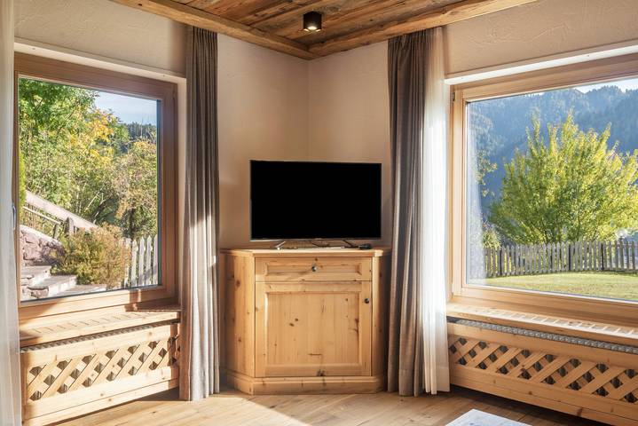 Appartamento intero, Appartamento 'Cesa Sassela Relax' con vista sulle montagne, sauna, piscina e giardino in Ortisei, Dolomiti Superski