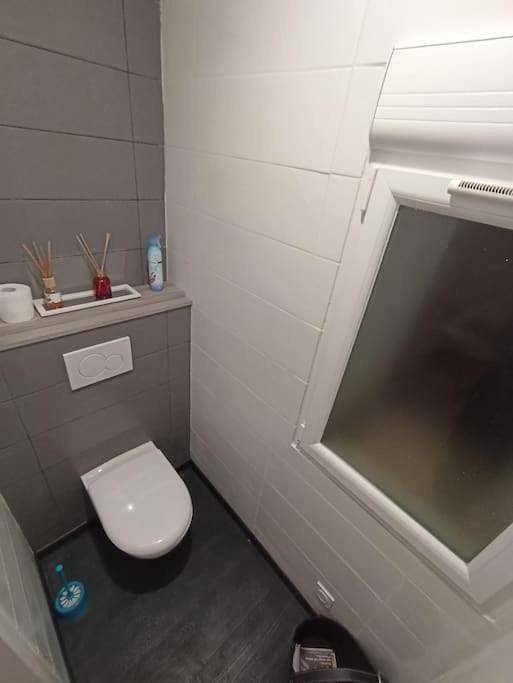 Appartement entier, One-Bedroom Apartment in Brem-sur-Mer, Vallée de la Loire