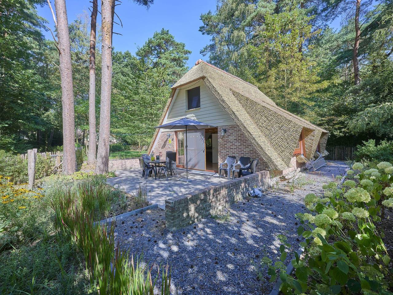 Maison au toit de chaume au cœur de la nature in Rekem, Lanaken