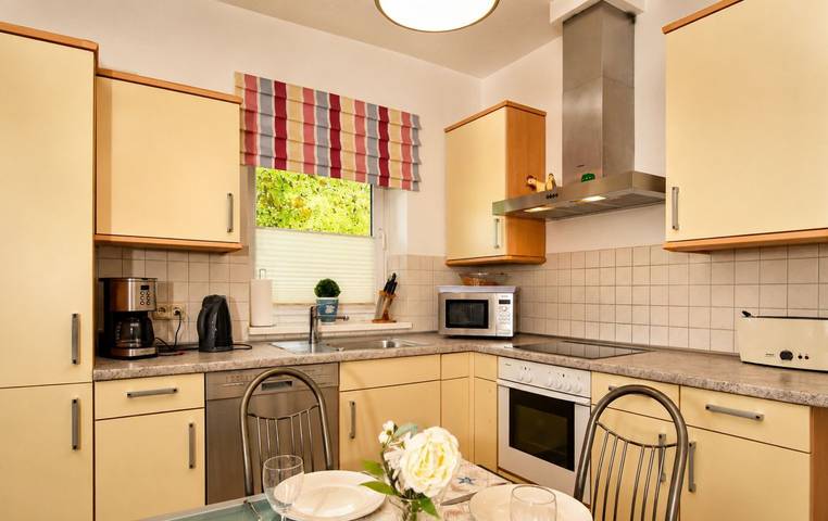 Apartamento entero, Moderne Ferienwohnung mit Balkon & WLAN in Warnemünde – ideal für 4 Personen in Warnemünde Strand, Warnemünde