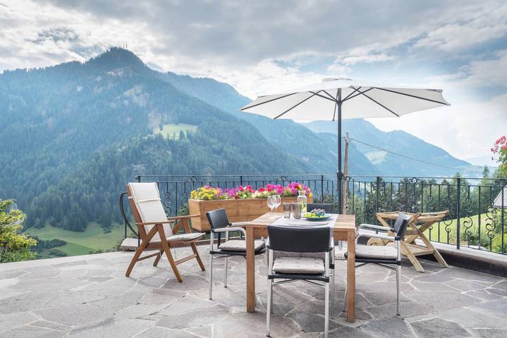 Appartamento intero, Appartamento "Lara Ruveda" con vista montagna, terrazza privata e Wi-Fi in San Giacomo (Sankt Ulrich), Ortisei