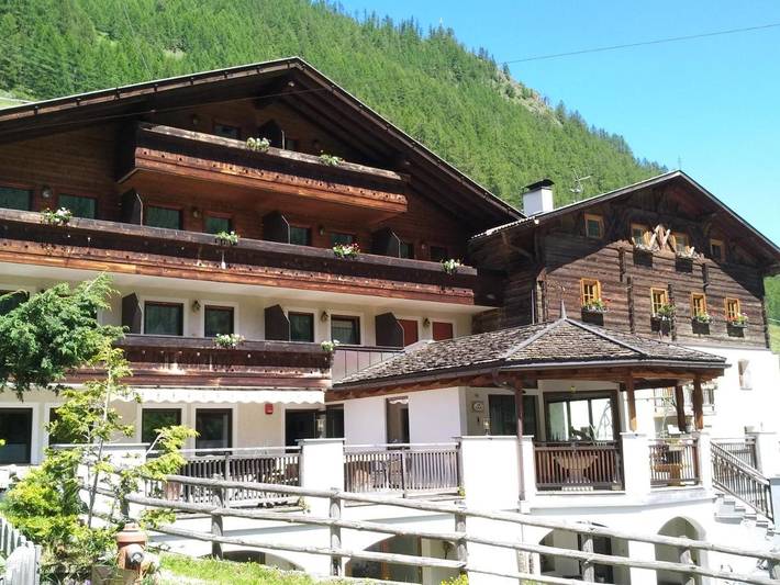 Hotel für 4 Personen, mit Sauna und Whirlpool sowie Garten und Pool, mit Haustier - 1